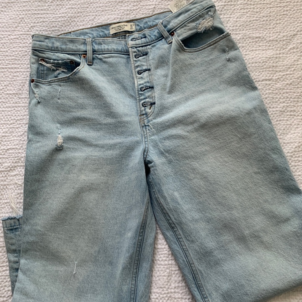 A&F Wide Leg Crop Jean